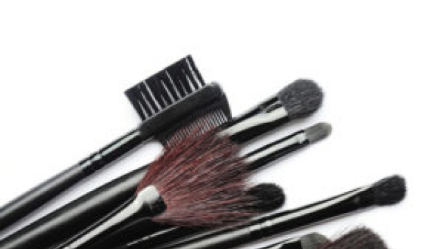 Tips to Completely Clean Your Makeup Brushes